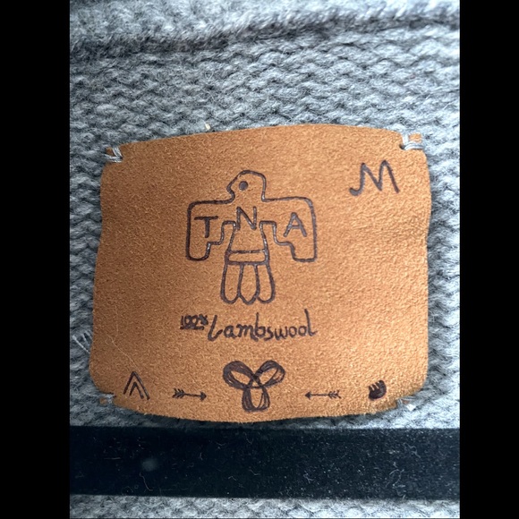 Aritzia TNA Classic Sweater Size Medium - Picture 2 of 3